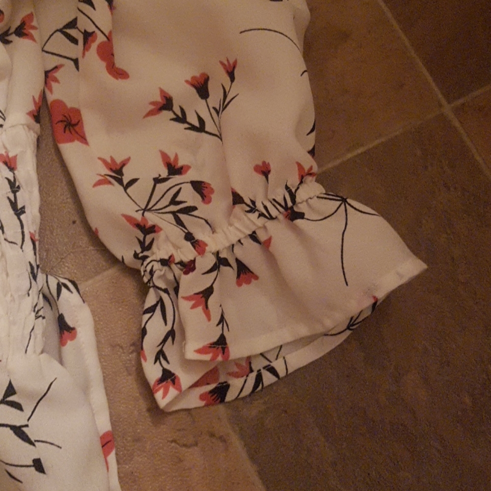 Floral top - Picture 3 of 3